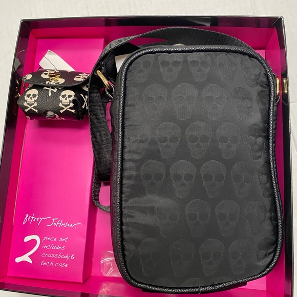 Betsey Johnson Black Crossbody bag with Skulls and earbud case - Picture 7 of 7